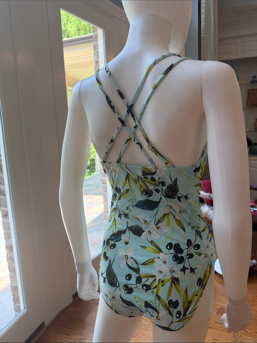 La Blanca Floral Light Blue Ruched super duper flattering one piece Swimsuit - Picture 5 of 9